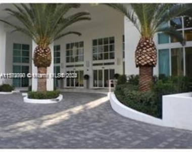 950 Brickell Bay Dr - Photo Thumbnail 10