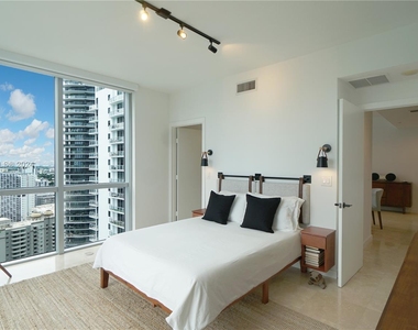 1060 Brickell Ave - Photo Thumbnail 20