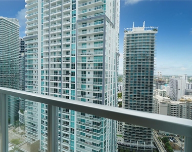 1060 Brickell Ave - Photo Thumbnail 11