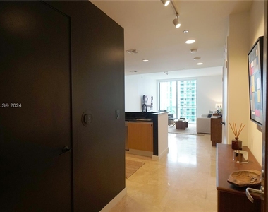 1060 Brickell Ave - Photo Thumbnail 18