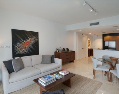 1060 Brickell Ave - Photo Thumbnail 10