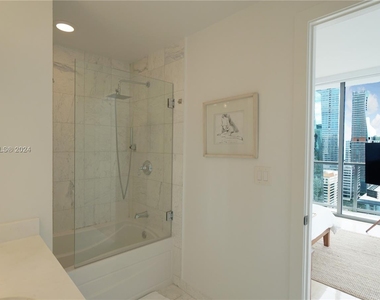 1060 Brickell Ave - Photo Thumbnail 24