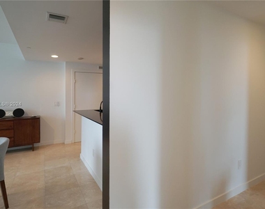 1060 Brickell Ave - Photo Thumbnail 17