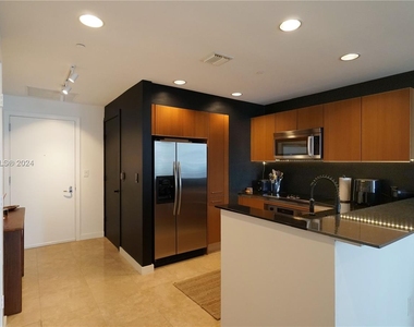 1060 Brickell Ave - Photo Thumbnail 0