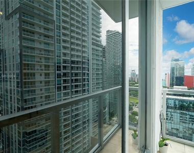 1060 Brickell Ave - Photo Thumbnail 13