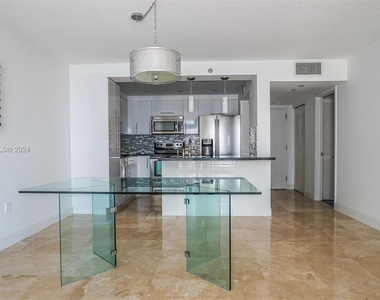 1200 Brickell Bay Dr - Photo Thumbnail 14