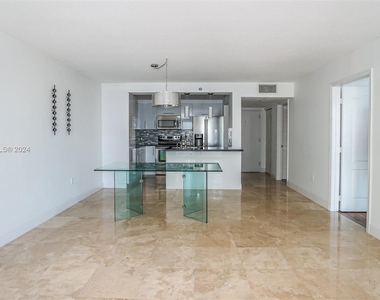 1200 Brickell Bay Dr - Photo Thumbnail 1