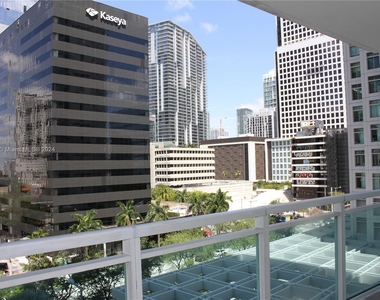 950 Brickell Bay Dr - Photo Thumbnail 8