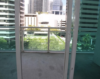 950 Brickell Bay Dr - Photo Thumbnail 7