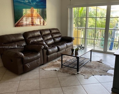 1515 E Broward Blvd - Photo Thumbnail 2