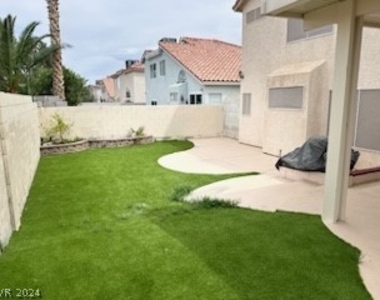 8752 Raindrop Canyon Avenue - Photo Thumbnail 22