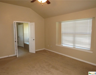 601 W Vega Lane - Photo Thumbnail 14