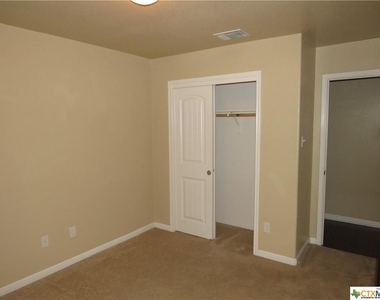 601 W Vega Lane - Photo Thumbnail 12