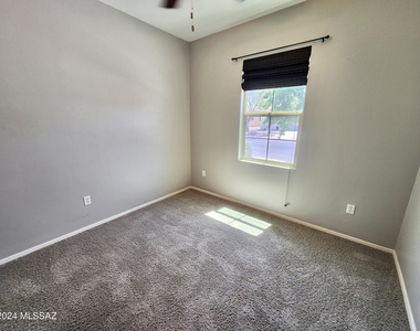 12096 W Formosa Lane - Photo Thumbnail 13