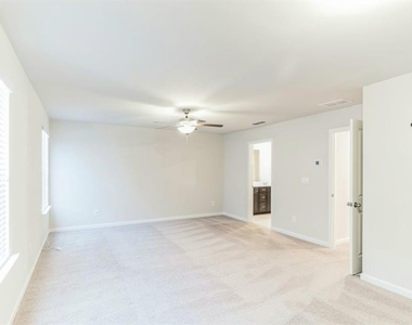 644 Easton Way - Photo Thumbnail 10