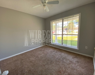 3145 Vanelle Dr - Photo Thumbnail 5