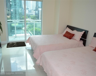 951 Brickell Ave - Photo Thumbnail 10