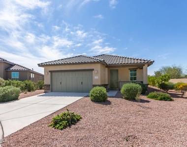 41899 W Sagebrush Court - Photo Thumbnail 26