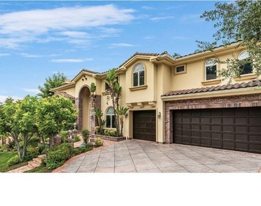 3692 Benedict Canyon Lane - Photo Thumbnail 0