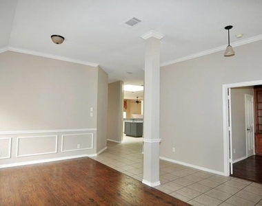 10601 Elmhurst Lane - Photo Thumbnail 4