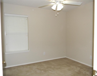 2804 Coyote Ridge Drive - Photo Thumbnail 16