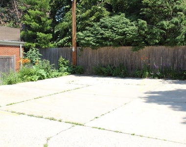 4544 N Oakland Ave - Photo Thumbnail 8