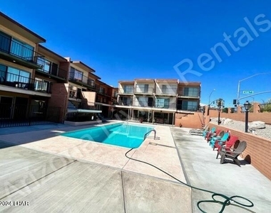 89 Acoma Blvd N - Photo Thumbnail 3