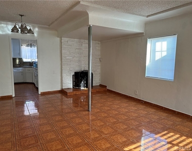 10214 Hildreth Avenue - Photo Thumbnail 4