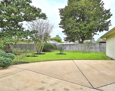 8815 Chelsworth Drive - Photo Thumbnail 22