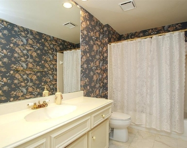 8815 Chelsworth Drive - Photo Thumbnail 18