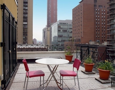 East 72nd Street - Photo Thumbnail 5