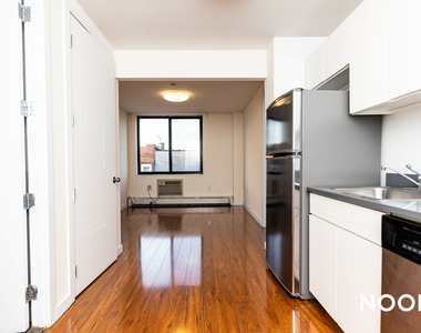 924 Metropolitan Avenue - Photo Thumbnail 6