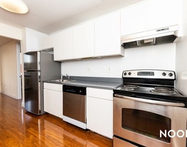 924 Metropolitan Avenue - Photo Thumbnail 8