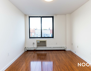 924 Metropolitan Avenue - Photo Thumbnail 14