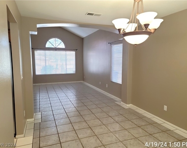 7813 Desert Candle Way - Photo Thumbnail 5