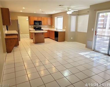 7813 Desert Candle Way - Photo Thumbnail 10