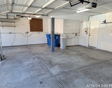 7813 Desert Candle Way - Photo Thumbnail 28