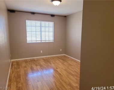 7813 Desert Candle Way - Photo Thumbnail 21