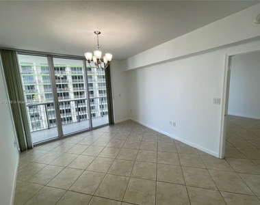 1750 N Bayshore Dr - Photo Thumbnail 3