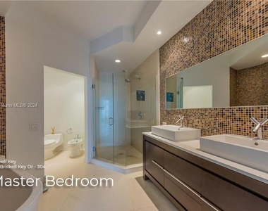 808 Brickell Key Dr - Photo Thumbnail 27