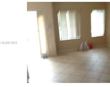 2557 Sw 82nd Av - Photo Thumbnail 1