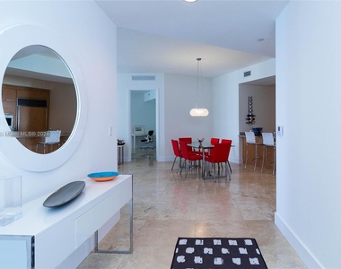 15811 Collins Ave - Photo Thumbnail 5