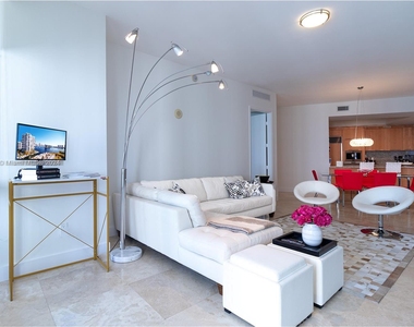 15811 Collins Ave - Photo Thumbnail 3