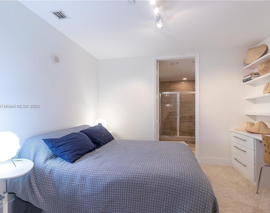 15811 Collins Ave - Photo Thumbnail 6