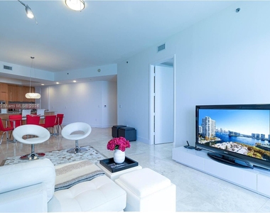 15811 Collins Ave - Photo Thumbnail 2