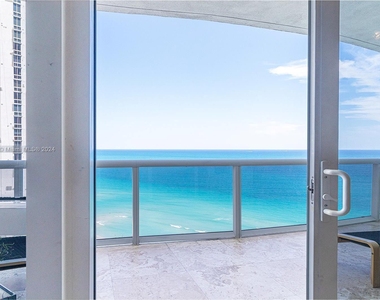 15811 Collins Ave - Photo Thumbnail 0