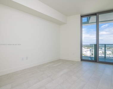 2000 Metropica Way - Photo Thumbnail 38