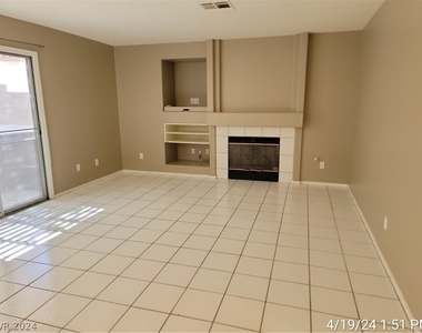 7813 Desert Candle Way - Photo Thumbnail 9