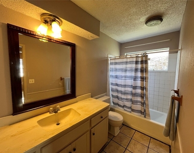 821 Sw 27th Street - Photo Thumbnail 14