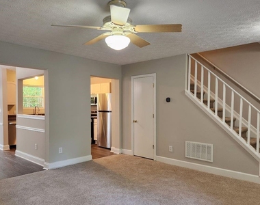 2903 Queen Anne Court - Photo Thumbnail 4